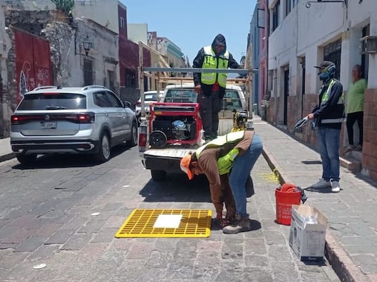 En Querétaro, fortalecen la seguridad vial con rejillas temporales