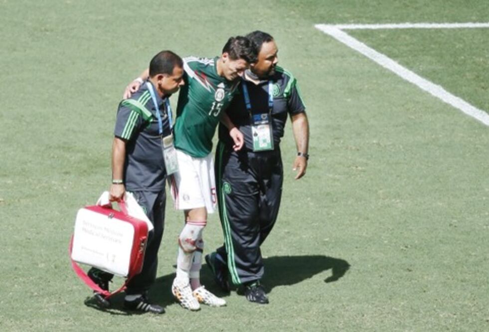 Héctor Moreno, con fractura de tibia