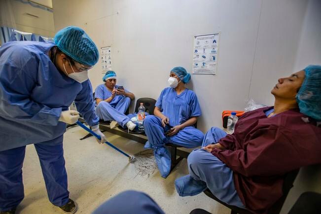 Pandemia eleva estrés de médicos 