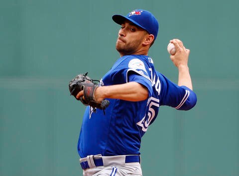 Marco Estrada se queda cerca del sin hit ni carrera