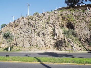 Atienden deslaves carreteros