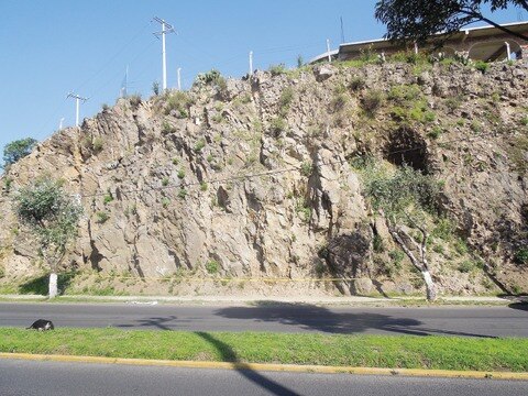 Atienden deslaves carreteros