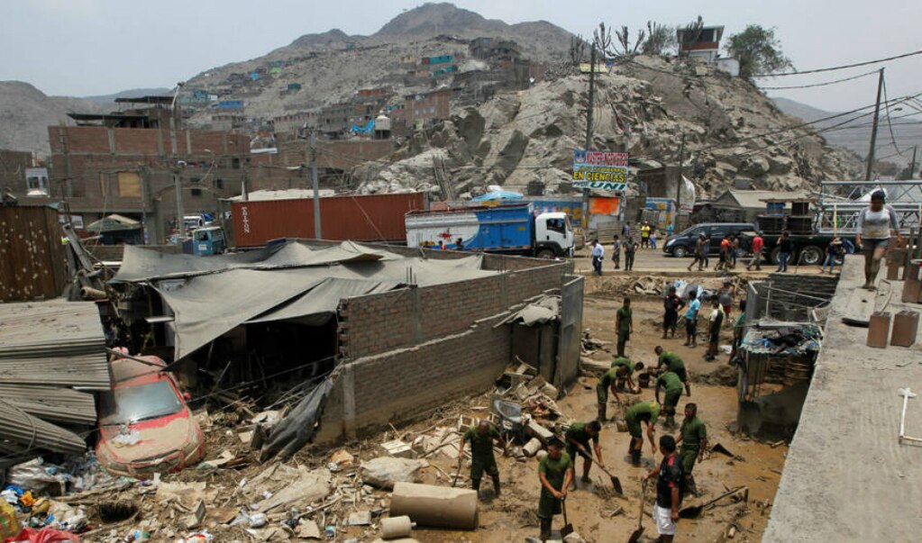 78 muertos tras lluvias en Perú y acechan problemas de salud
