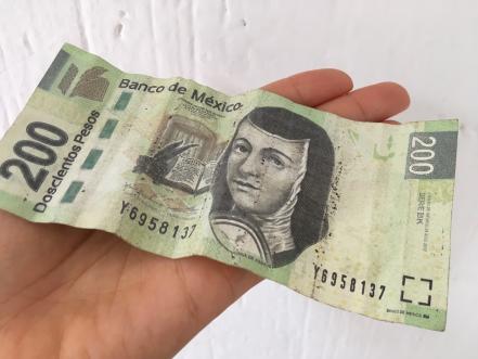 Alertan a comerciantes por la circulación de billetes falsos en Querétaro 