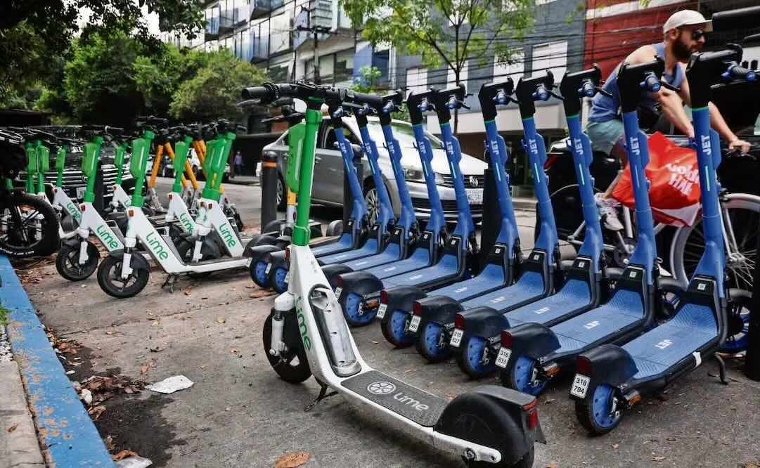 Ciudad de México, 04 Agosto 2026. Aspectos del servicio de los patines eléctricos (scooters), Lime, Whoosh y Jet. Foto: Luis Camacho | El Universal