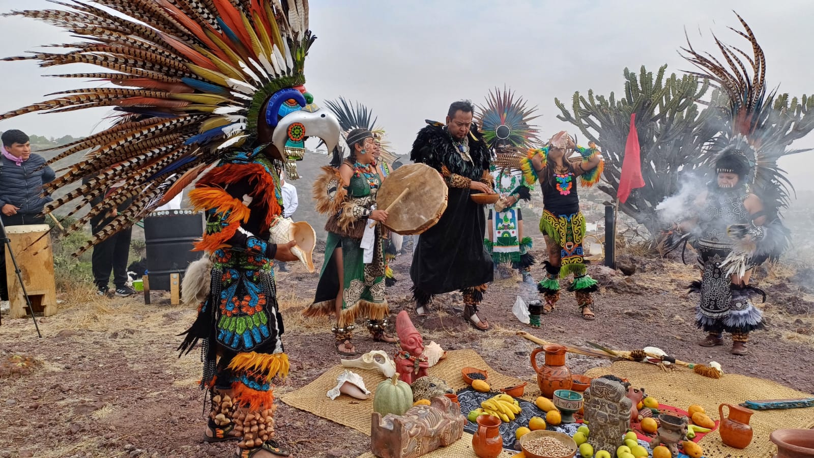 Ritual prehispánico en La Cañada: dan la bienvenida a la primavera en el cerro del Bautisterio