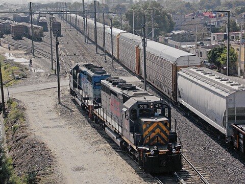 Afinan proyecto de tren rápido