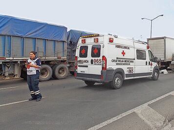 Deja dos lesionados accidente vehicular en la carretera 57