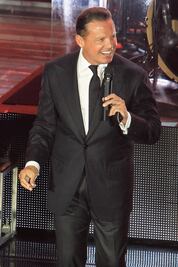 Luis Miguel se dice enojado y difamado