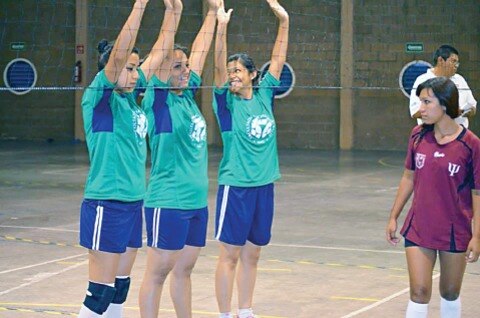 Se disputan finales de voli