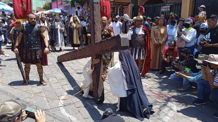 Semana Santa. Así se vive el tradicional Viacrucis de La Cañada, en Querétaro 
