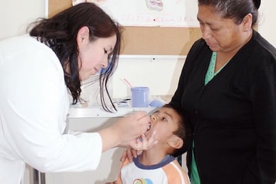 Lanza IMSS campaña de vacunación 