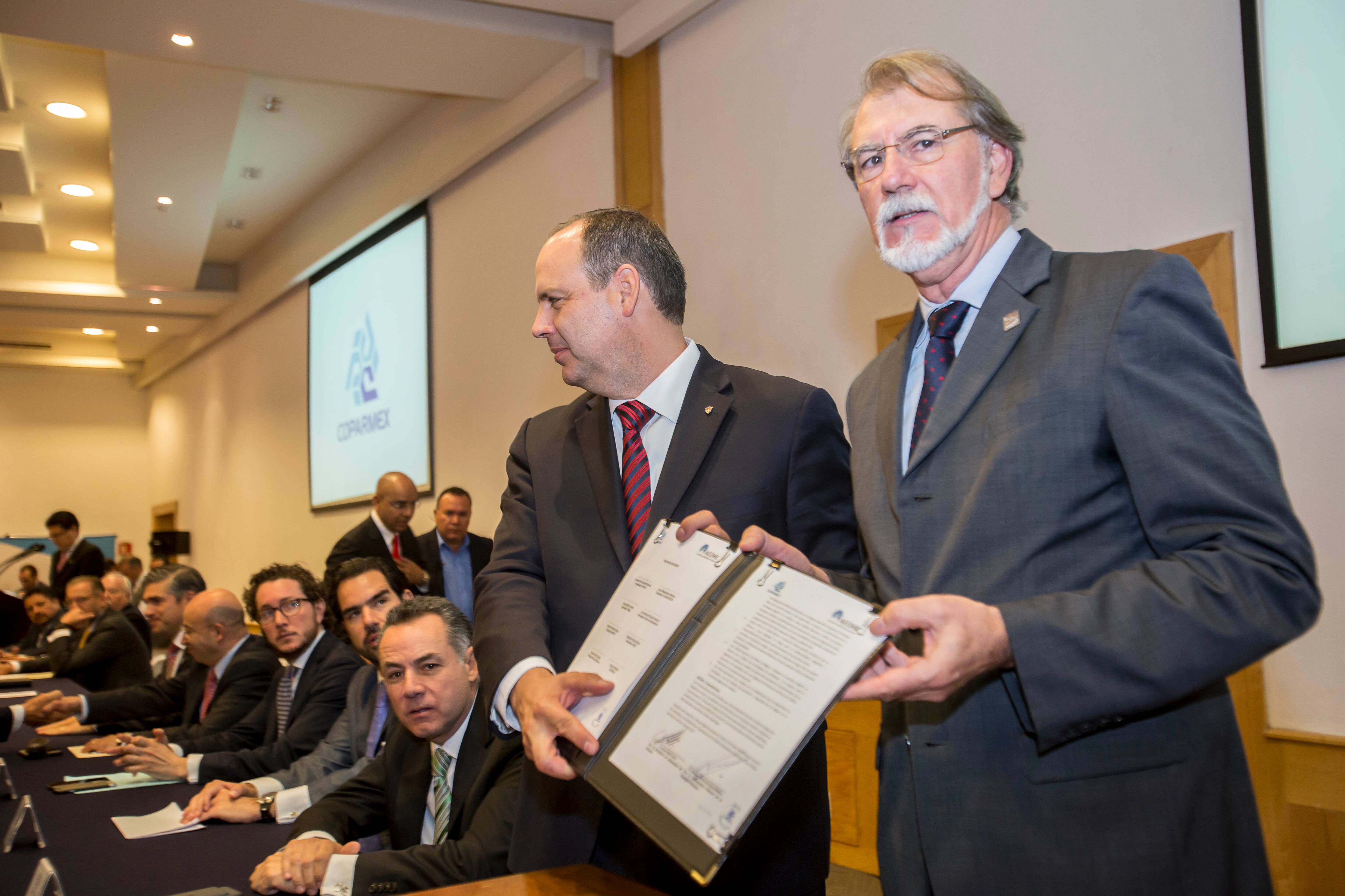 Enfrentan empresarios escenario complejo