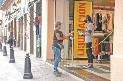 Preaprueban licencia a 6 mil comercios