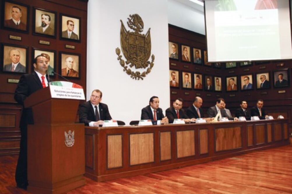 Buscan integrar a 12 mil informales