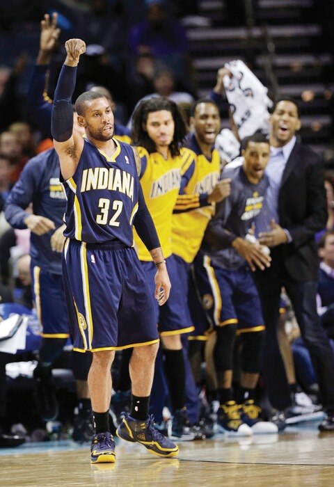 Pacers gana con triples 