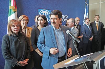 Pide Corral enfrentar desafíos con unidad