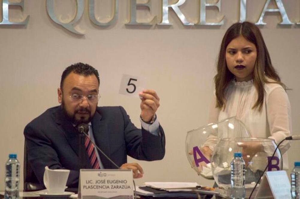 El Instituto Electoral del Estado de Querétaro, sorteó los 91 espacios designados para la colocación de propaganda en distintos municipios del estado. En San Joaquín, Tolimán, Amealco, Jalpan y Tequisquiapán no habrá (MITZI OLVERA. EL UNIVERSAL)