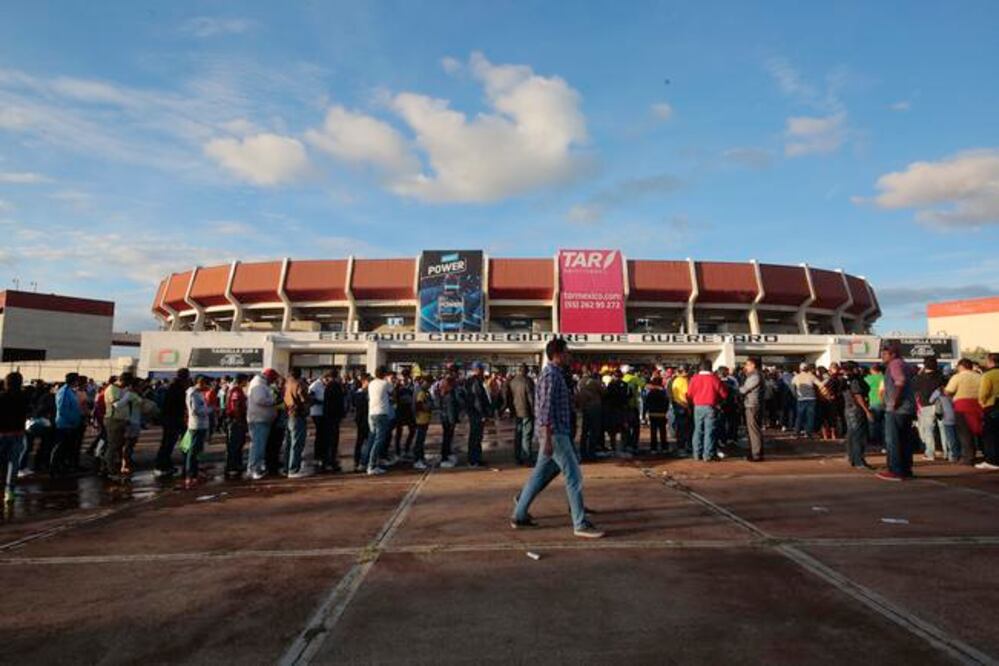 El equipo queretano y gobierno estatal pidieron comprensión a los aficionados del conjunto local por el tiempo que tardará la obra. Se acordó que será el estado de San Luis Potosí el que recibirá los encuentros de Primera División. (ARCHIVO. EL UNIVERSAL)