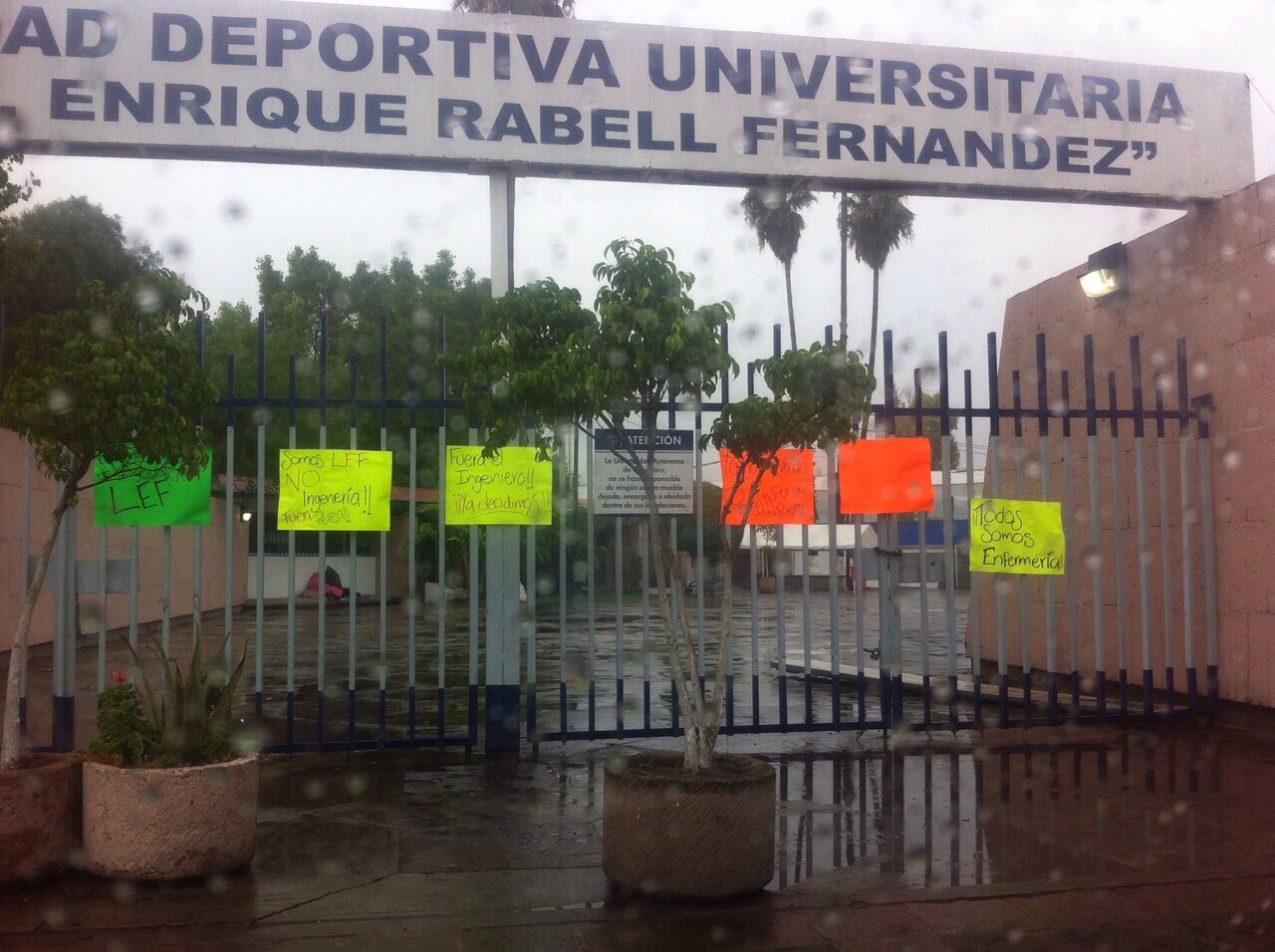 Se unen alumnos de Educación Física a "paro" de Enfermería