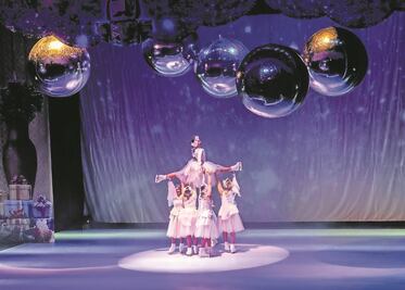 El Cascanueces esparce su magia  sobre hielo