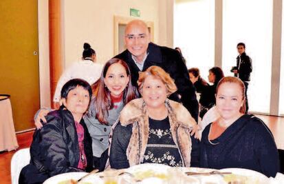 Marcos Aguilar Vega celebra a voluntarias del DIF