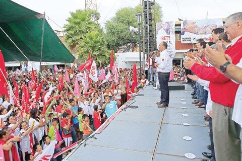 Refrenda compromisos RLV en Pedro Escobedo