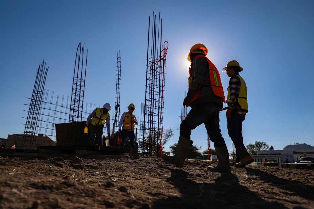 Baja 20% el empleo en el sector de la construcción en Querétaro