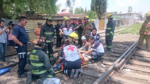 Colapsa techo de bodega y provoca lesiones a dos trabajadores