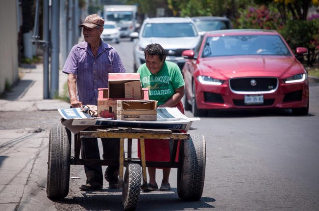 La pareja que sobrevive con la pepena de cartón
