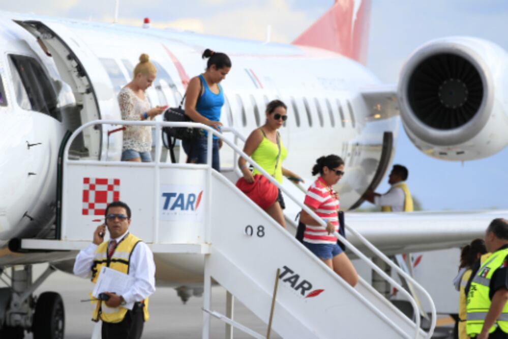 Vuelven 145 queretanos tras paso de Odile