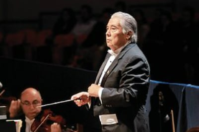 Medalla Mozart a director de la OFEQ