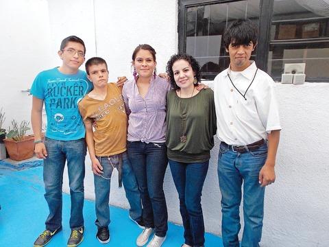 Gestionan empleo para profesionistas