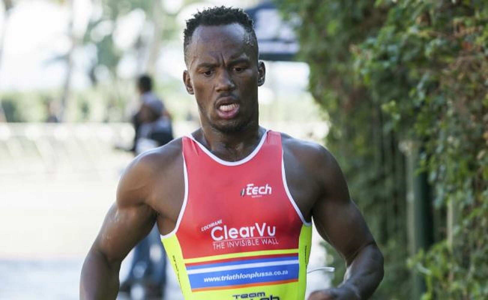 Serruchan pierna a triatleta sudafricano