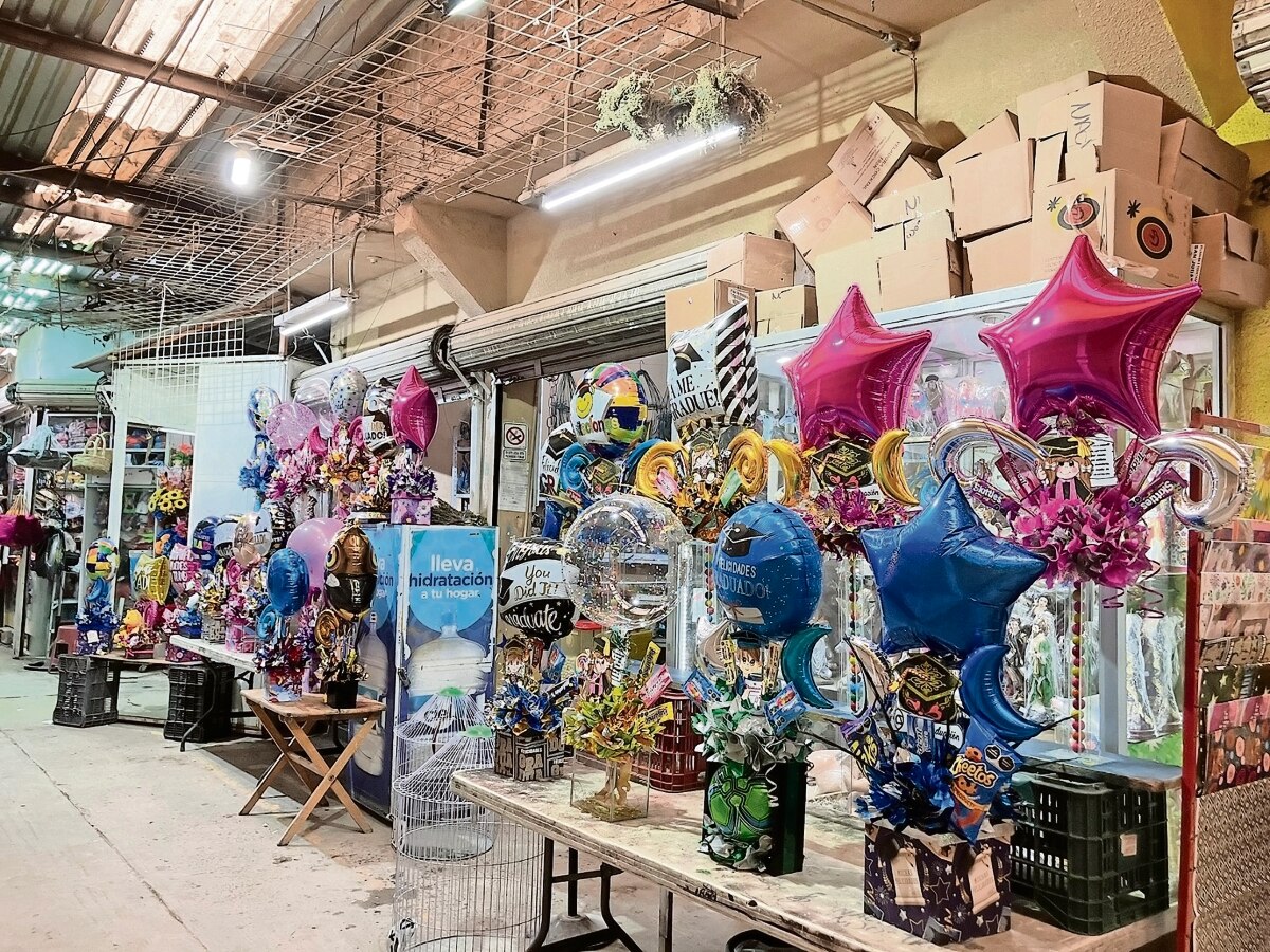 Esperan comercios alza de 30% en ventas por graduaciones