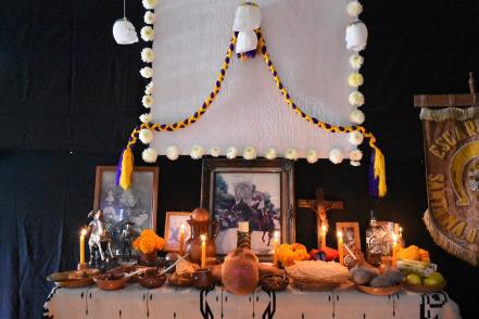 Usebeq celebra concurso de altares de muertos