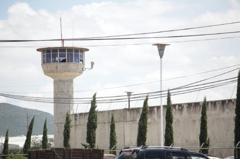 Investigan fuga de interno