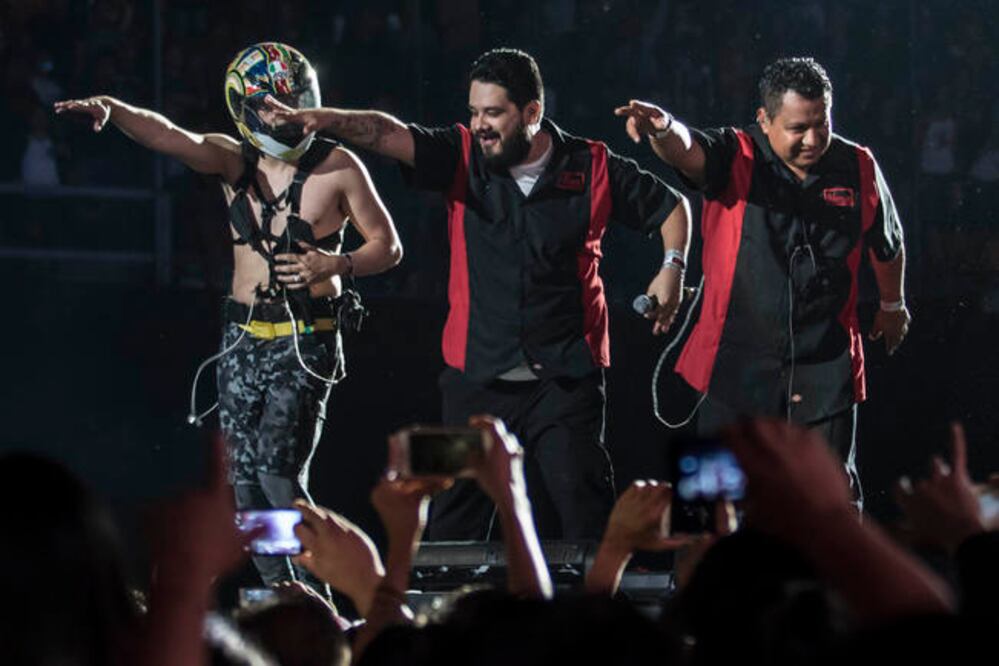 Panteón Rococó regala buena vibra