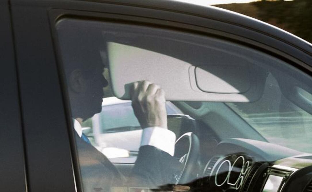 El ex presidente de la campaña de Donald Trump, Paul Manafort, al salir de su casa en Alexandria, Virginia. Foto: AP