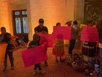 Artesanos protestan, otra vez, en Plaza Armas; piden a inspectores les regresen mercancía