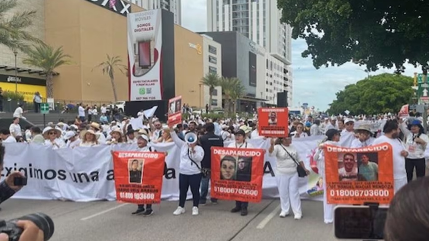 Culiacán se une en marcha por la paz tras 20 días de violencia