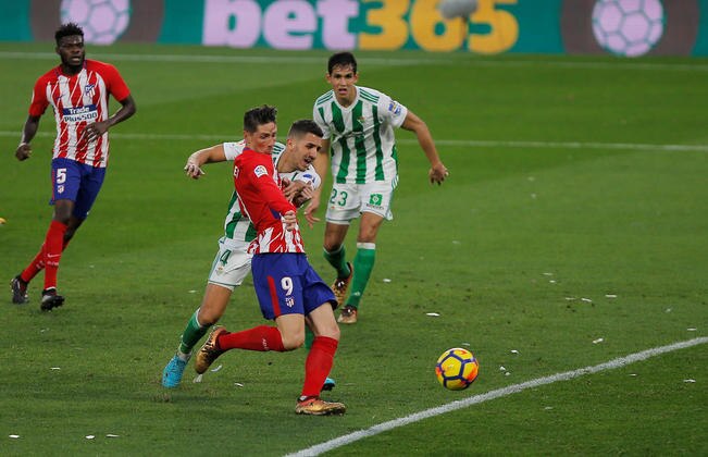 Chucky sufre contra el Ajax 