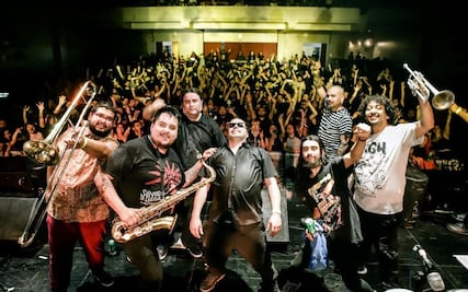 La banda chilena Sonora de llegar está de visita en México