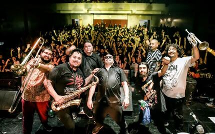 La banda chilena Sonora de llegar está de visita en México