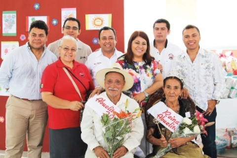 Jalpan celebra a adultos mayores