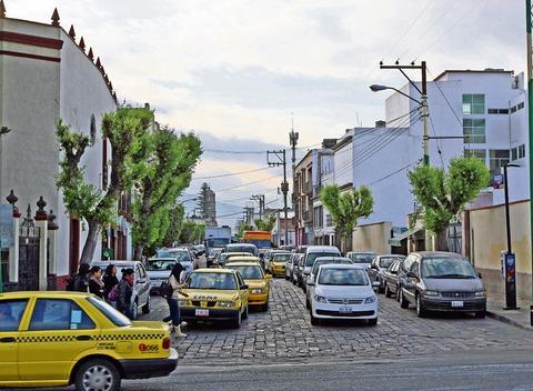 Buscan contribuciones por autos foráneos