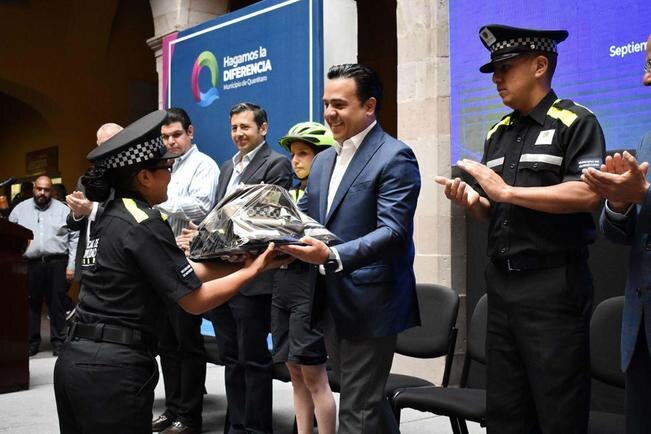 Entrega Nava equipo a Movilidad por 6 mdp