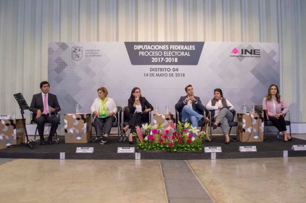 El debate fue organizado por la Universidad Autónoma de Querétaro (UAQ) en coordinación con el Instituto Nacional Electoral (INE) y se llevó a cabo en el campus aeropuerto de la casa de estudios. / Foto: Mitzi Olvera