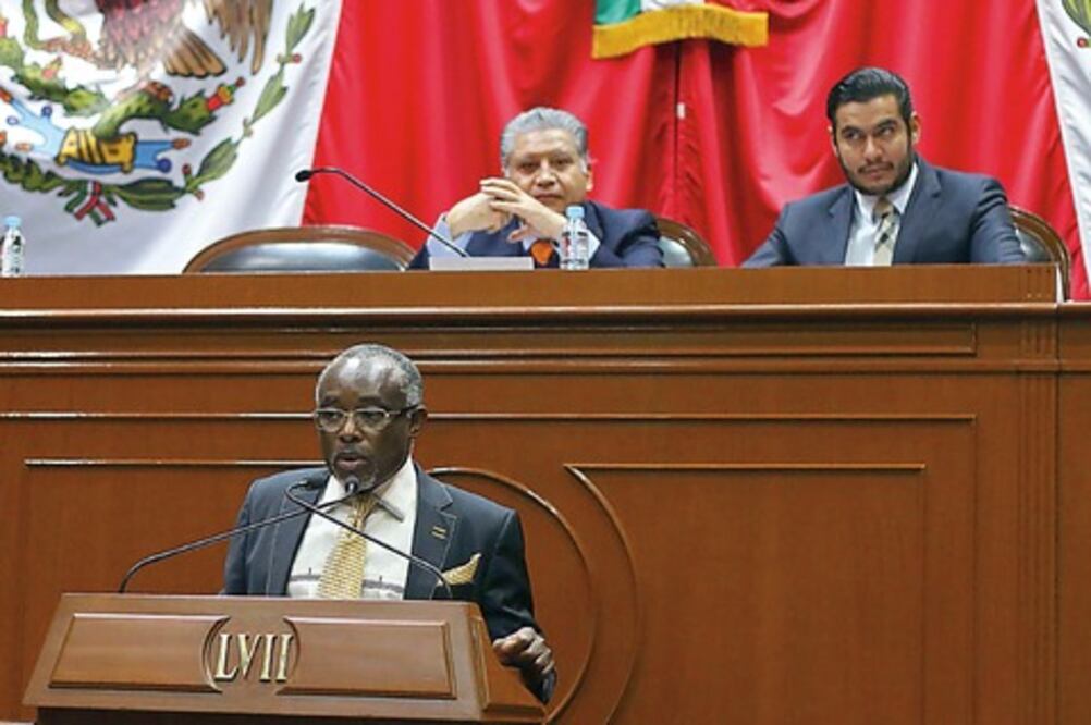 Entregan la medalla ‘Nelson Mandela’