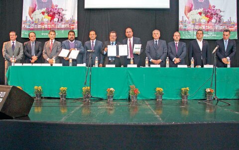 Firman la UAQ y el SAT convenio de colaboración